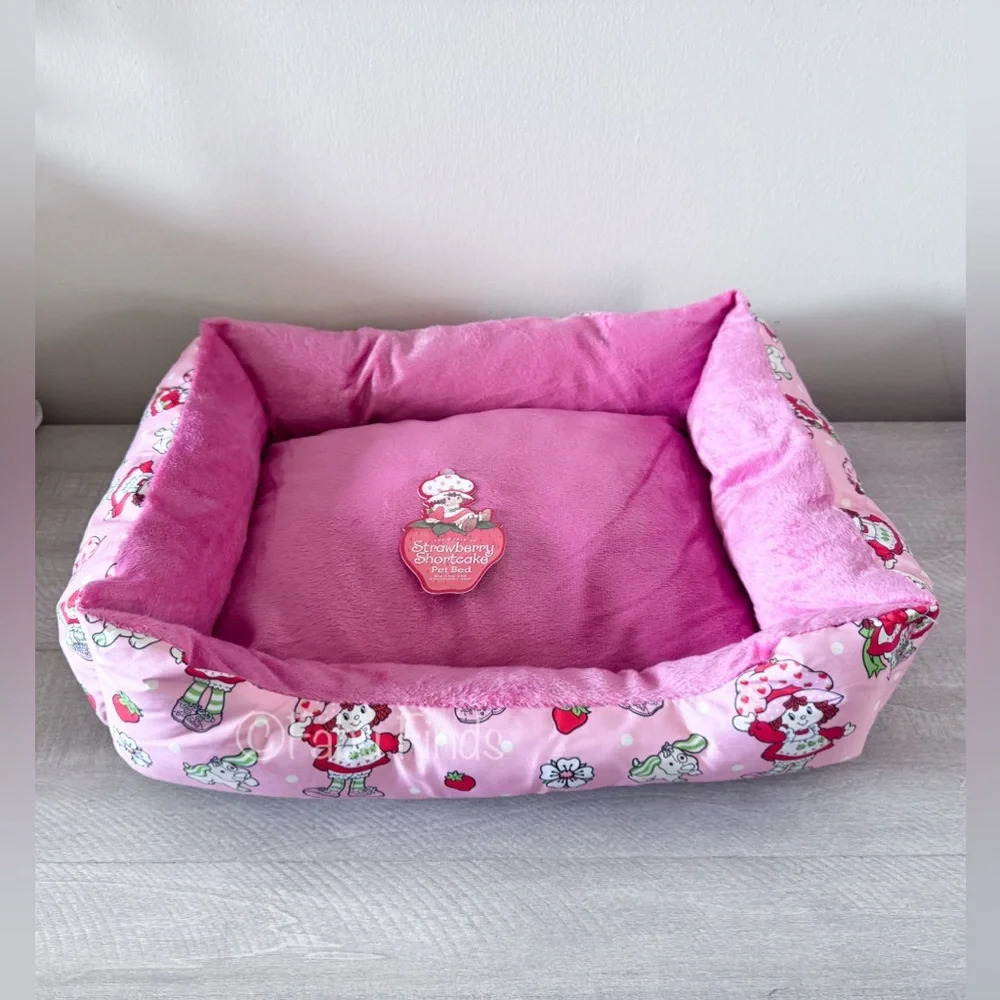 Strawberry shortcake small pet bed 20in x 16in